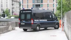 Un veicolo della Polizia penitenziaria - Foto d'archivio © www.giornaledibrescia.it