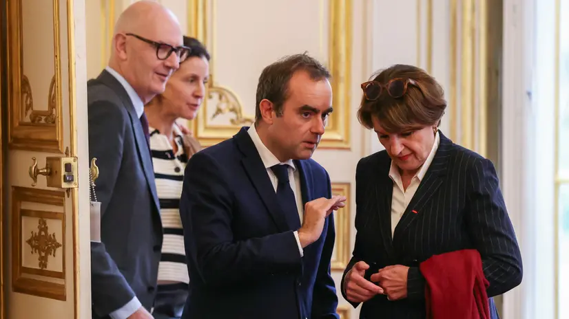epa12451111 French Prime Minister Sebastien Lecornu (C-R) speaks to French Agriculture Minister Annie Genevard (R) next to French Minister of Economy, Finance and Industrial, Energy and Digital Sovereignty, Roland Lescure (L) as they arrive for a meeting with the newly-appointed members of his cabinet, at the Hotel Matignon in Paris, France, 13 October 2025. Lecornu is holding the first cabinet meeting with his new ministers since his reappointment as Prime Minister of France on 10 October. EPA/ALAIN JOCARD / POOL MAXPPP OUT