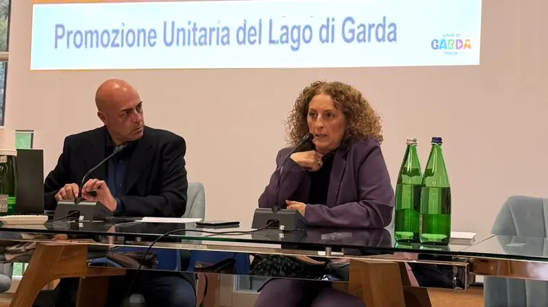 Il direttore di Garda Unico Gianluca Ginepro e la presidente Stefania Lorenzoni