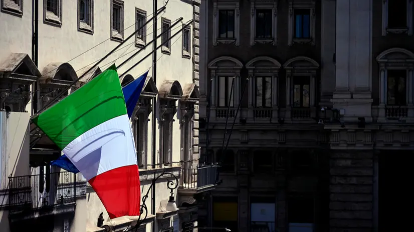 Bandiere a mezz’asta a Palazzo Chigi e per l’alluvione in Emilia Romagna, Roma, 24 maggio 2023. ANSA/RICCARDO ANTIMIANI