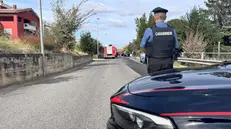 Un uomo si e' barricato in casa a Ciampino. E' accaduto in via di Colle Oliva. A dare l'allarme i genitori segnalando che il figlio è in forte stato di agitazione. Sul posto i carabinieri di Ciampino, i negoziatori del carabinieri di Roma e il 118. Da chiarire se l'uomo sia armato. La strada è stata chiusa e l'area messa in sicurezza. Roma, 12 ottobre 2025. HANDOUT CARABINIERI +++ UFFICIO STAMPA CARABINIERI +++ FOTO NON IN VENDITA - DA USARE SOLO PER FINI GIORNALISTICI +++ NPK +++