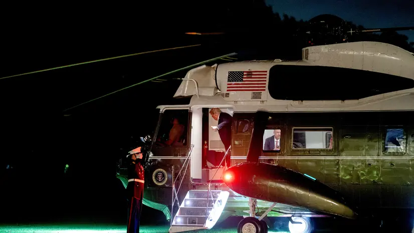epa12452417 US President Donald Trump disembarks Marine One on the South Lawn of the White House in Washington, DC, USA, 14 October 2025. Trump returned after a one-day tour of Israel and Egypt to mark the success of US-led mediation efforts to end the fighting in Gaza and lay out a vision for broader Middle East peace. EPA/STEFANI REYNOLDS / POOL