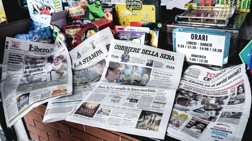 Le prime pagine dei quotidiani dedicate alla vittoria del tennista Sinner a Wimbledon. Torino 14 luglio 2025 ANSA/TINO ROMANO