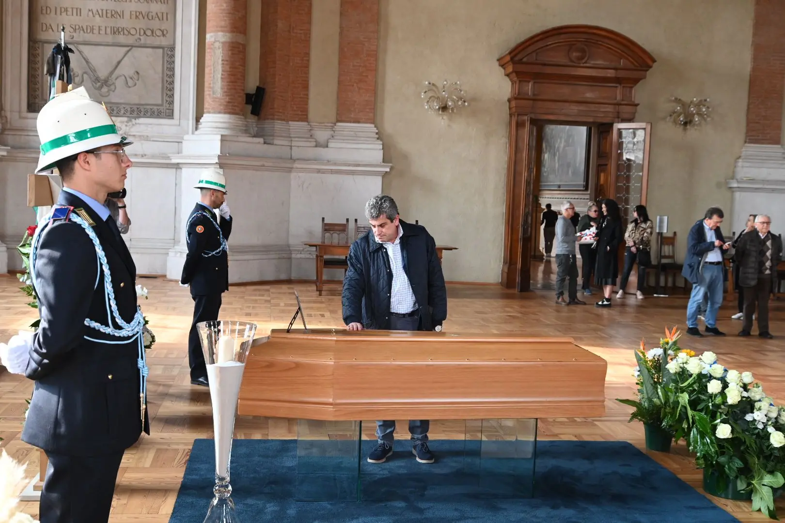 La camera ardente per Franco Castrezzati