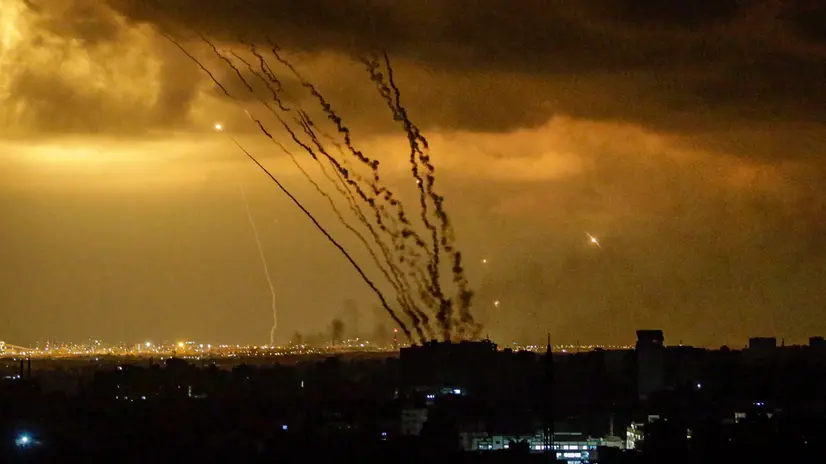 epaselect epa10919505 Rockets are launched from the coast of the Gaza Strip towards Israel by militants of the Ezz Al-Din Al Qassam militia, the military wing of the Hamas movement, Gaza City, 14 October 2023. The Israeli Defense Force (IDF) on 13 October called for the evacuation of all civilians of northern Gaza ahead of an expected ground invasion. More than 1,300 Israelis have been killed and over 3,200 others injured, according to the IDF, after the Islamist movement Hamas launched an attack against Israel from the Gaza Strip on 07 October. More than 2,000 Palestinians have been killed and over 8,700 others injured in Gaza since Israel launched retaliatory air strikes, the Palestinian health ministry said. EPA/MOHAMMED SABER