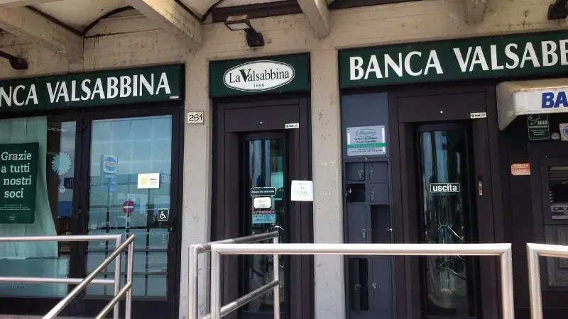 Una filiale di Banca Valsabbina - © www.giornaledibrescia.it