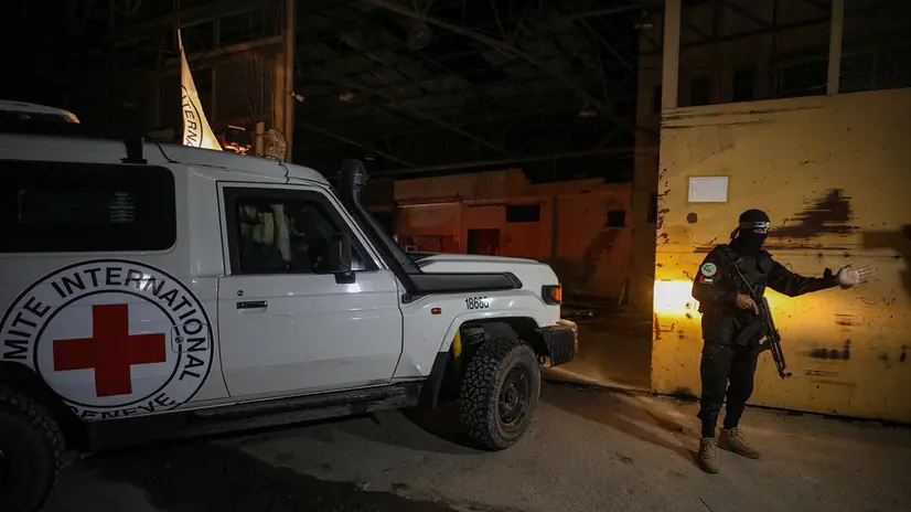 epa12456003 Vehicles of the International Committee of the Red Cross (ICRC) arrive to transport remains of Israeli hostages handed over by Hamas in Gaza City, 14 October 2025 (issued 15 October 2025). The first phase of the Gaza peace agreement reached between Israel and Hamas included the release of Israeli hostages and Palestinian prisoners, a partial withdrawal of Israeli forces, and the delivery of humanitarian aid to Gaza. EPA/MOHAMMED SABER