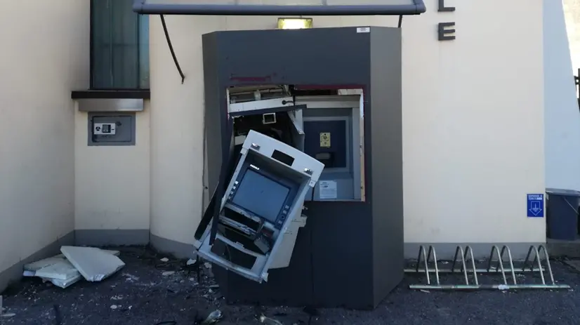 Un bancomat distrutto da una esplosione, foto d'archivio - © www.giornaledibrescia.it