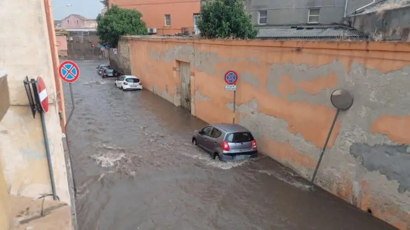 Strada Cagliari allagata per temporale, foto concessa da Tore Cocco (inserire i credit)