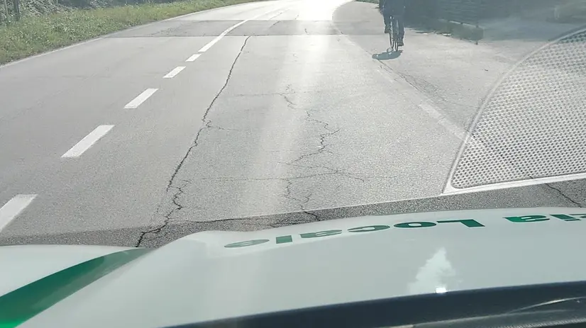 L'anziano scortato dalla Locale tra Barghe e Vestone