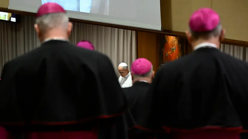 Papa Leone durante l'incontro con i nuovi vescovi ordinati nell'anno e ai vescovi di missione, 11 settembre 2025. // An handout image provided by Vatican Media shows Pope Leo during the meeting with the new bishops ordained in the year and the mission bishops, Vtaican City, 11 September 2025. ANSA/ VATICAN MEDIA +++FOTO DIFFUSA DALL'UFFICIO STAMPA - USARE SOLO PER ILLUSTRARE OGGI LA NOTIZIA INDICATA NEL TITOLO - NON ARCHIVIARE - NON VENDERE - NON USARE PER FINI NON GIORNALISTICI - NPK+++