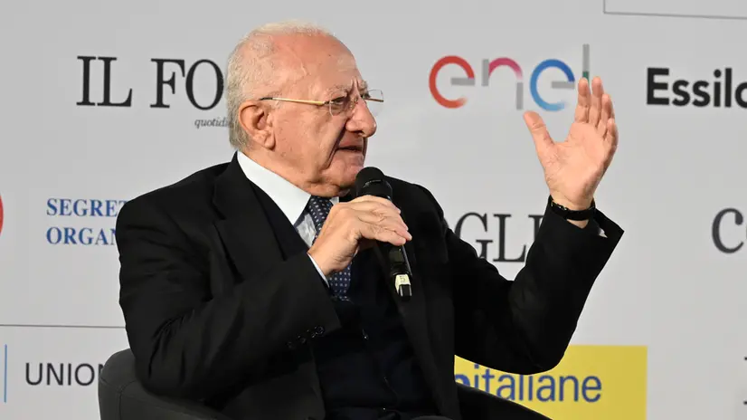Vincenzo De Luca Presidente della Regione Campania durante la festa del quotidiano Il foglio diretto da Claudio Cerasa inel salone dei 500 in Palazzo Vecchio di Firenze Firenze 11 Ottobre 2025 ANSA/CLAUDIO GIOVANNINI