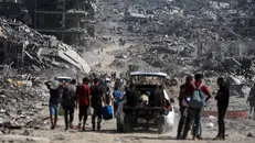 La devastazione causata dai bombardamenti a Gaza City - Foto Ansa © www.giornaledibrescia.it