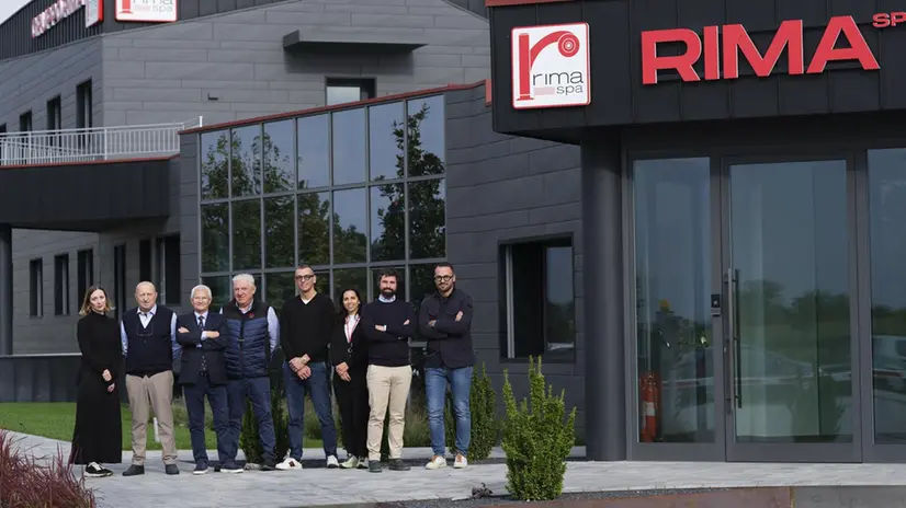 Romeo Faganelli, Alfredo Monfardini e Giorgio Zonta con i cinque figli in azienda