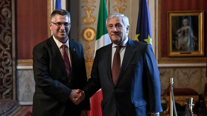 epa12458158 Italian Foreign Minister Antonio Tajani (R) shakes hands with Israeli Foreign Minister Gideon Sa'ar at the 11th edition of the Mediterranean Dialogues Conference at the Royal Palace of Naples, Italy, 16 October 2025. The conference, organized by the Italian Ministry of Foreign Affairs and International Cooperation (MAECI) in collaboration with ISPI (Italian Institute for International Political Studies), takes place from 15 to 17 October 2025 in Naples. EPA/CIRO FUSCO