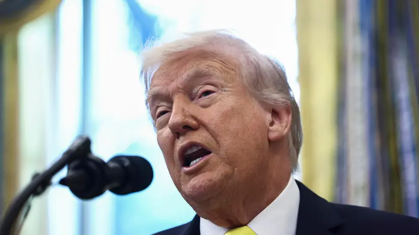 epa12456456 US President Donald Trump delivers remarks during a press conference in the Oval Office of the White House in Washington, DC, USA, 15 October 2025. President Trump announced the results of Operation Summer Heat, a federal nationwide violent crime reduction operation. EPA/JIM LO SCALZO / POOL