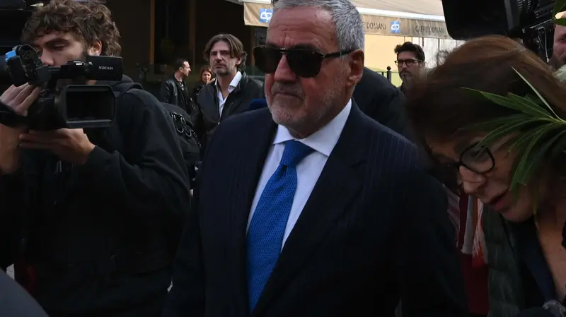 L'ex Procuratore aggiunto di Pavia Mario Venditti prima di entrare in tribunale a Brescia