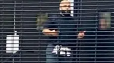 Un frame del video dell'uomo sospettato di aver organizzato l'attentato alla sinagoga di Manchester