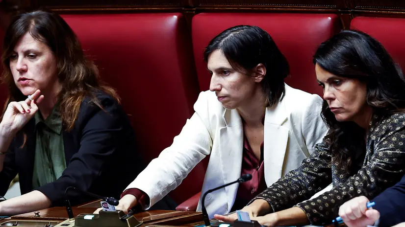 La segretaria del Partito Democratico (Pd) Elly Schleini in aula alla Camera durante l’esame delle Disposizioni per la revisione dei servizi per i cittadini e le imprese all’estero, Roma, 14 ottobre 2025. ANSA/ANGELO CARCONI