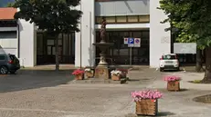 Sale su statua che crolla, morto 19enne in val Venosta