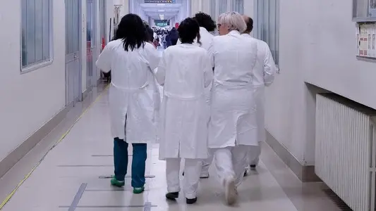 Medici in ospedale - © www.giornaledibrescia.it