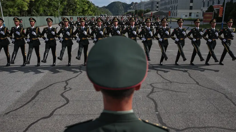 epa12312065 Soldiers of the People’s Liberation Army (PLA) rehearse in Beijing for a military parade to commemorate the 80th anniversary of the end of the Second Sino-Japanese War in Beijing China, 20 August 2025. The parade is scheduled to take place on 03 September in the Chinese capital. EPA/ANDRES MARTINEZ CASARES