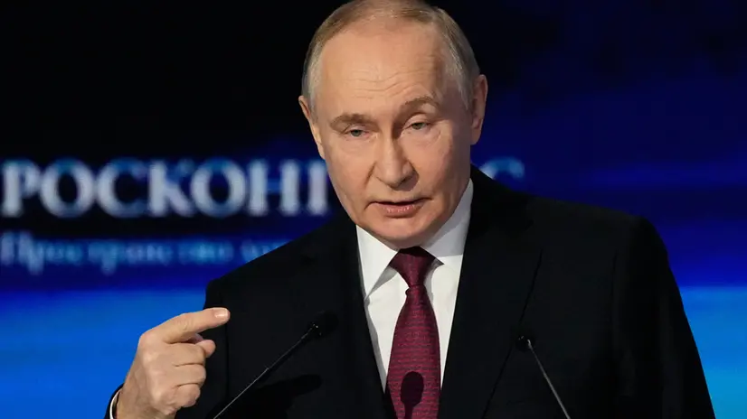 epa12457872 Russian President Vladimir Putin speaks during a plenary session of the Russian Energy Week 2025 International Forum (REW) in Moscow, Russia, 16 October 2025. The forum runs from 15 to 17 October. EPA/ALEXANDER ZEMLIANICHENKO/AP POOL