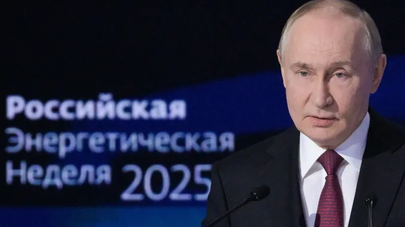 epa12458012 Russian President Vladimir Putin speaks during a plenary session titled 'Building the Energy of the Future Together' at the 2025 Russian Energy Week International Forum at the Manege Central Exhibition Hall in Moscow, Russia, 16 October 2025. EPA/ALEXEI NIKOLSKY/SPUTNIK/KREMLIN POOL / POOL MANDATORY CREDIT