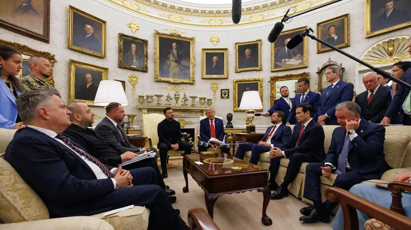 epa12308746 United States President Donald J Trump (R) meets Ukrainian President Volodymyr Zelensky in the Oval Office of the White House in Washington, DC, USA, 18 August 2025. European Leaders are at the White House in support of President Zelenskyy following President Trump’s meeting with President Vladimir Putin of Russia in Anchorage, Alaska, USA, on August 15, 2025. EPA/AARON SCHWARTZ / POOL