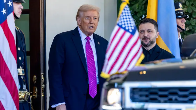 epa12460754 US President Donald Trump (L) greets Ukrainian President Volodymyr Zelensky as he arrives at the West Wing of the White House in Washington, DC, USA, 17 October 2025. The leaders are scheduled for a working lunch in the Cabinet Room, where President Zelensky is expected to request long-range missiles as part of an arms package. EPA/SHAWN THEW