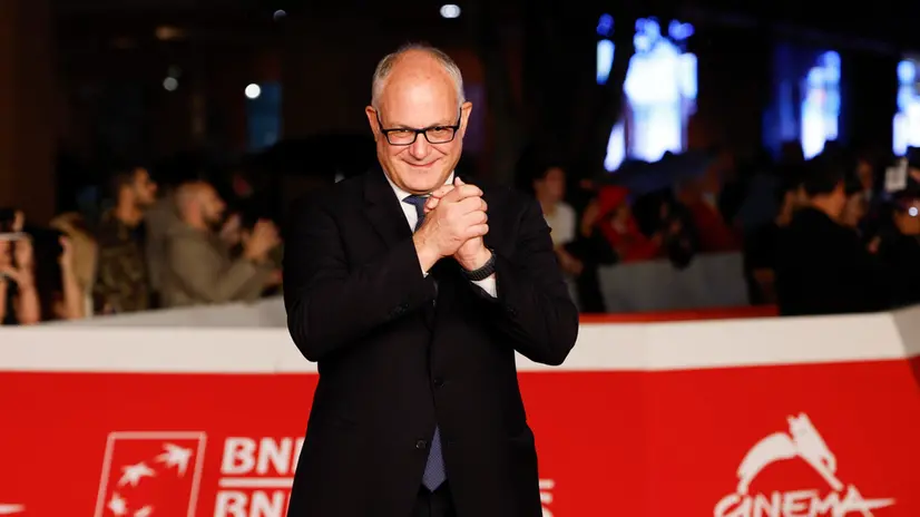 epa12456286 Major of Rome Roberto Gualtieri arrives for the opening ceremony and screening of the movie 'La vita va cosi' (Life Goes This Way) at the 20th annual Rome Film Fest, in Rome, Italy, 15 October 2025. The Rome Film Festival runs from 15 to 26 October 2025. EPA/FABIO FRUSTACI