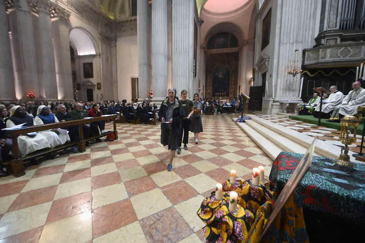 CRONACA BRESCIA DUOMO VEGLIA MISSIONARIA E PREPARAZIONE ALLA CANONIZZAZIONE DI SUOR MARIA TRONCATTI PER GALLINARI 17-10-2025 MARCO ORTOGNI NEW EDEN GROUP