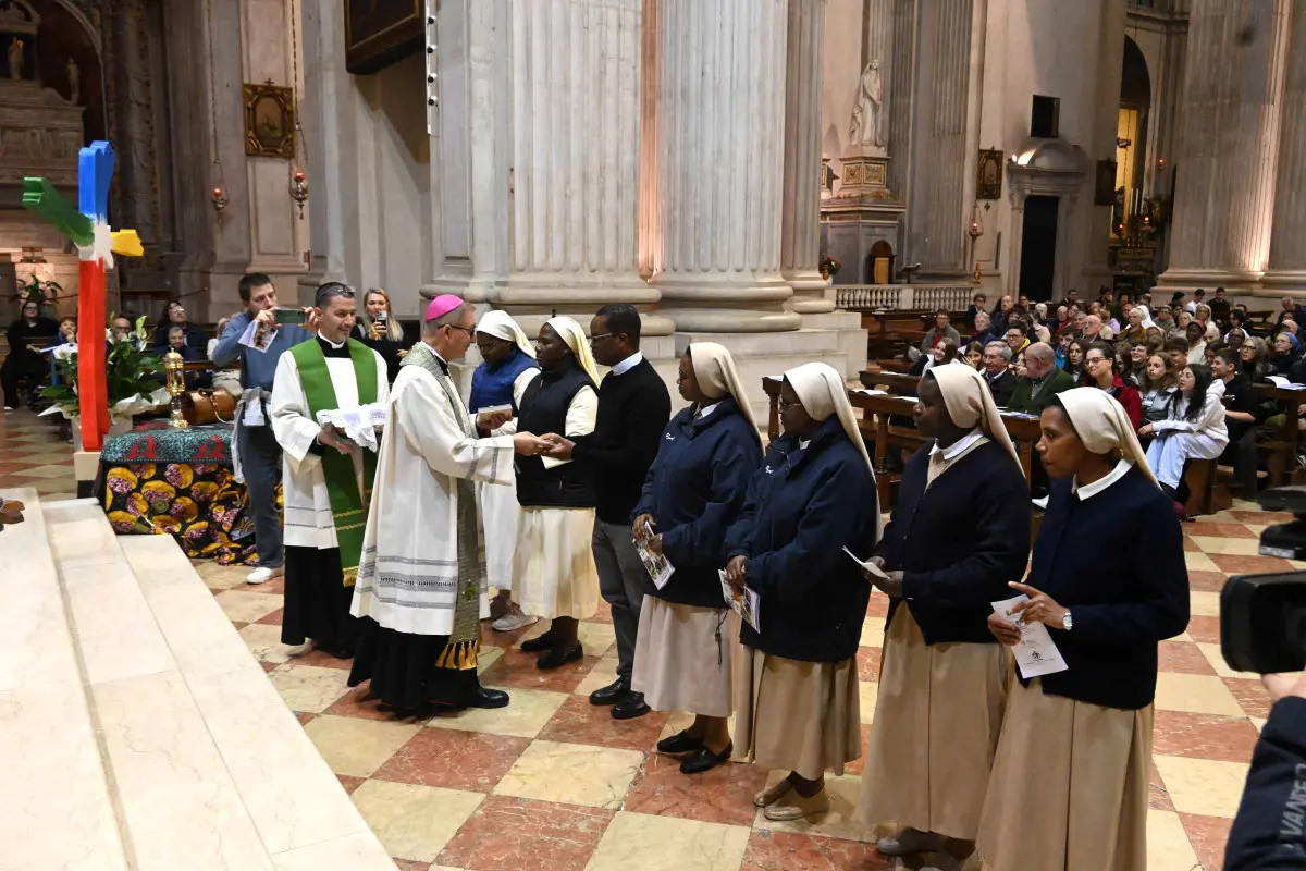 CRONACA BRESCIA DUOMO VEGLIA MISSIONARIA E PREPARAZIONE ALLA CANONIZZAZIONE DI SUOR MARIA TRONCATTI PER GALLINARI 17-10-2025 MARCO ORTOGNI NEW EDEN GROUP
