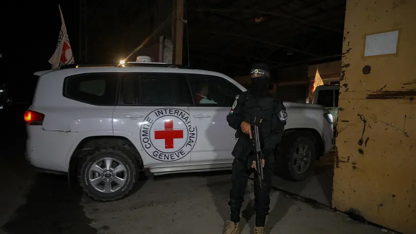 epa12456011 Vehicles of the International Committee of the Red Cross (ICRC) arrive to transport remains of Israeli hostages handed over by Hamas in Gaza City, 14 October 2025 (issued 15 October 2025). The first phase of the Gaza peace agreement reached between Israel and Hamas included the release of Israeli hostages and Palestinian prisoners, a partial withdrawal of Israeli forces, and the delivery of humanitarian aid to Gaza. EPA/MOHAMMED SABER