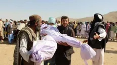 epa12457606 People carry the bodies of those killed in cross-border shelling between Pakistan and Afghanistan during a funeral in Spin Boldak, Kandahar, Afghanistan, 16 October 2025. Pakistan and Afghanistan’s Taliban government agreed to a 48-hour ceasefire on 15 October following days of deadly cross-border clashes and Pakistani airstrikes on alleged militant hideouts in Kabul and Kandahar. EPA/QUDRATULLAH RAZWAN