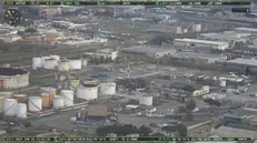 L'ultimo sopralluogo dei consulenti della procura al deposito Eni di Calenzano, annunciato per oggi dagli stessi inquirenti che indagano sull'esplosione che lo scorso 9 dicembre ha causato 5 morti, non si è svolto. La visita, che era stata programmata per raccogliere gli ultimi elementi sul campo, è stata infatti superata, secondo quanto appreso, da una serie di immagini aeree del sito di stoccaggio dei carburanti, sotto sequestro dal giorno dell'esplosione. Le immagini aeree sono state acquisite e sono agli atti dell'indagine, 30 gennaio 2025. ANSA (NPK)