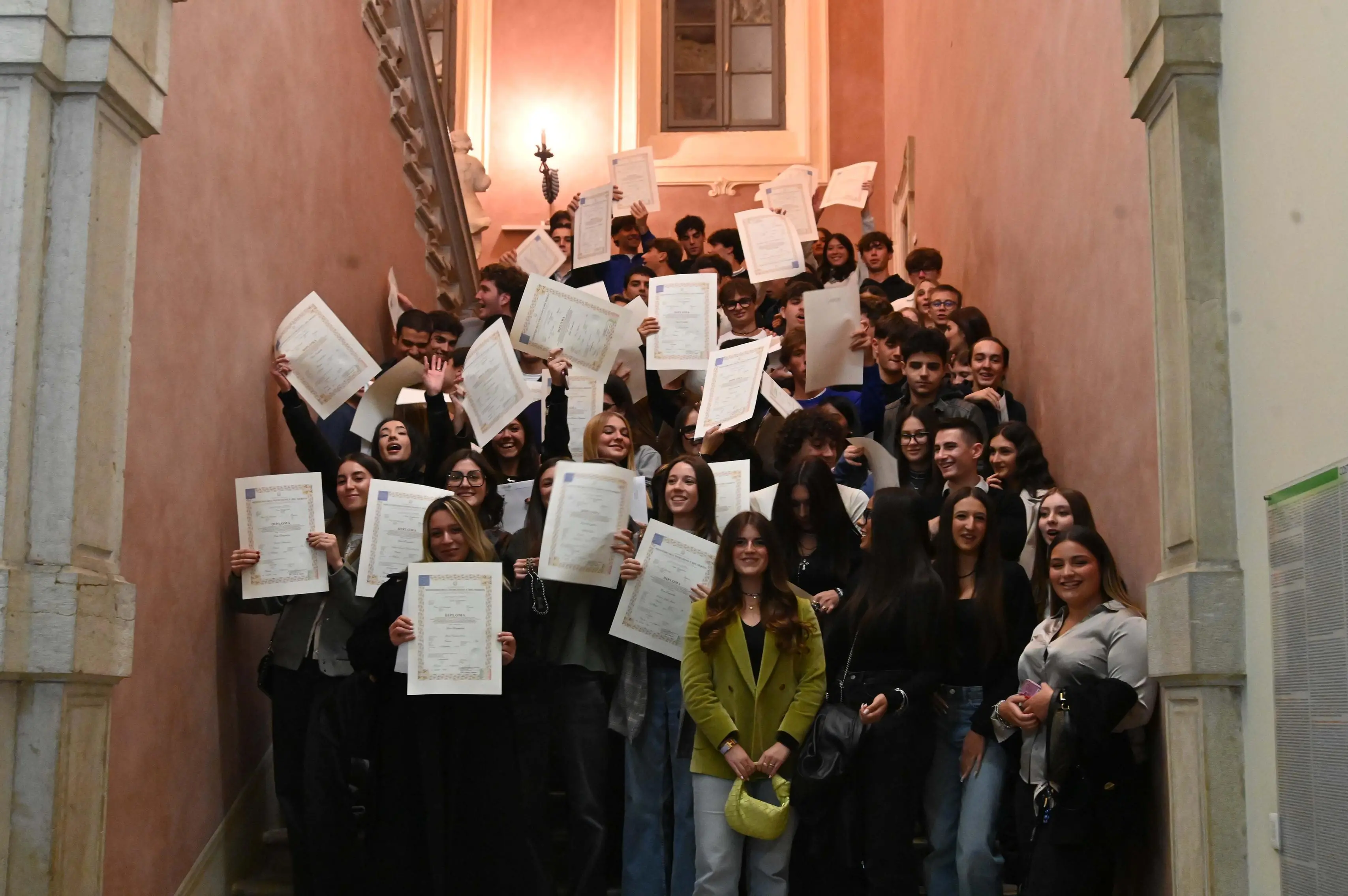 Cerimonia di festa per i 94 diplomati 2025 del Liceo Luzzago