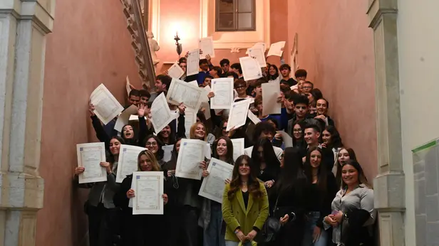 Cerimonia di festa per i 94 diplomati 2025 del Liceo Luzzago