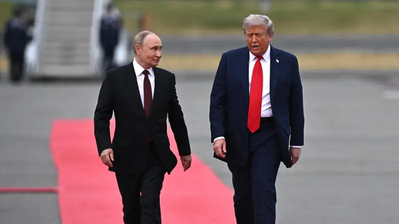 Donald Trump insieme a Vladimir Putin - Foto Epa © www.giornaledibrescia.it