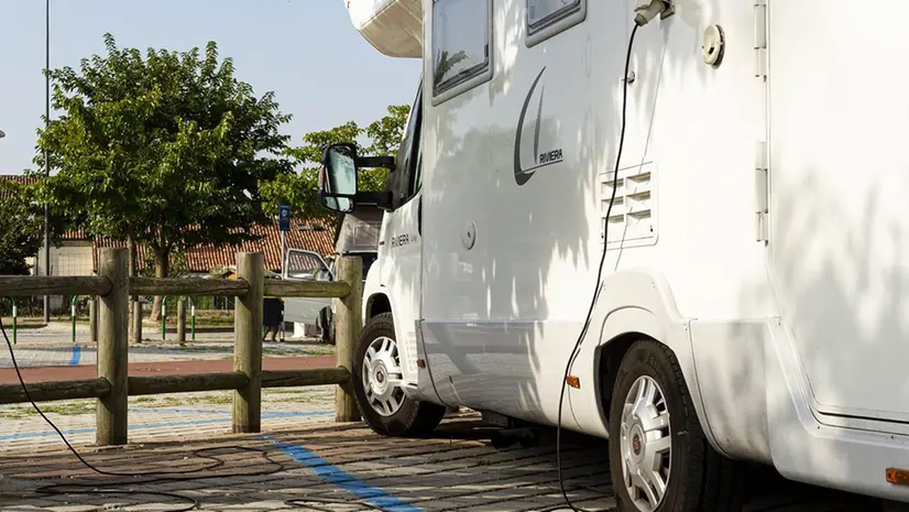 Un camper in sosta - © www.giornaledibrescia.it