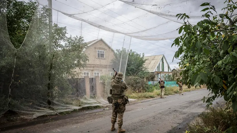 epa12455015 A handout picture made available by the press service of the 24th Mechanized Brigade of Ukrainian Armed Forces on 15 October 2025 shows servicemen of 24th mechanized brigade named after King Danylo, installing nets along the roads, to protect them from drone attacks, in a frontline town in the Donetsk region, Ukraine, 19 September 2025, amid the ongoing Russian invasion. Russian troops entered Ukrainian territory on 24 February 2022, starting a conflict that has provoked destruction and a humanitarian crisis. EPA/Press service of the 24 Mechanized brigade HANDOUT HANDOUT EDITORIAL USE ONLY/NO SALES