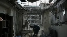 epa12458378 A man surveys a building damaged in alleged Pakistani airstrikes in Kabul, Afghanistan, 16 October 2025. Pakistan and Afghanistan's Taliban government agreed to a 48-hour ceasefire on 15 October following days of deadly cross-border clashes and Pakistani airstrikes on alleged militant hideouts in Kabul and Kandahar. EPA/SAMIULLAH POPAL
