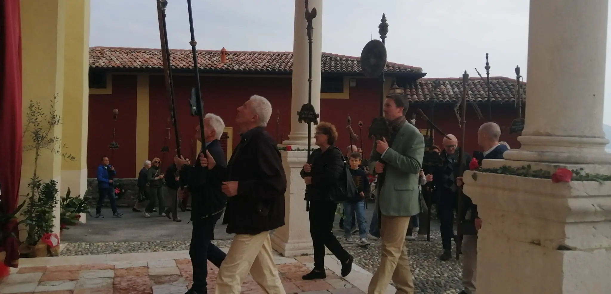 La processione per il Crocifisso miracoloso a Bogliaco