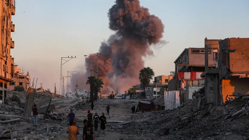 epa12437825 Smoke rises near the Islamic University following Israeli air strikes during an Israeli military operation in Gaza City, Gaza Strip, 07 October 2025. According to the UN around 90 percent of the population or 1.9 million people in Gaza have been displaced since the start of the conflict. More than 67,000 Palestinians have been killed in the Gaza Strip since October 2023, according to the Palestinian Ministry of Health, and about 1,200 Israelis have been killed since the launch of an Israeli military campaign in response to a cross-border attack by Hamas on 07 October 2023. EPA/MOHAMMED SABER