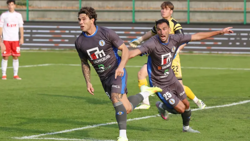 L'esultanza di Minessi della Pro Palazzolo - © www.giornaledibrescia.it