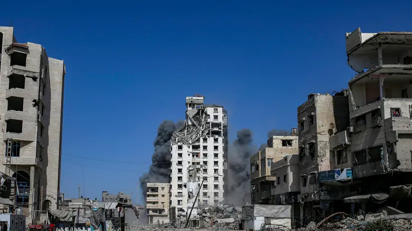 epa12423769 Smoke rises following an Israeli airstrike at Al Shatea refugee camp during an Israeli military operation in Gaza City, Gaza Strip, 02 October 2025. More than 66,000 Palestinians have been killed in the Gaza Strip since October 2023, according to the Palestinian Ministry of Health, and about 1,200 Israelis have been killed since the launch of an Israeli military campaign in response to a cross-border attack by Hamas on 07 October 2023. EPA/MOHAMMED SABER
