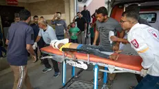 epaselect epa12464922 Wounded people receive treatment at Nasser Hospital in Khan Younis, following an Israeli strike on a tent sheltering displaced persons in Khan Younis, southern Gaza Strip, 19 October 2025. EPA/HAITHAM IMAD