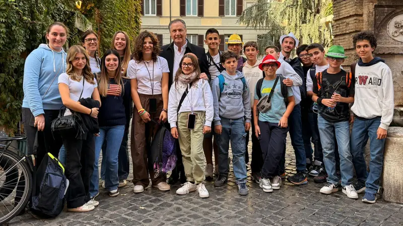 Alcuni ragazzi dell'Istituto Don Bosco in pellegrinaggio a Roma per la canonizzazione di suor Maria Troncatti