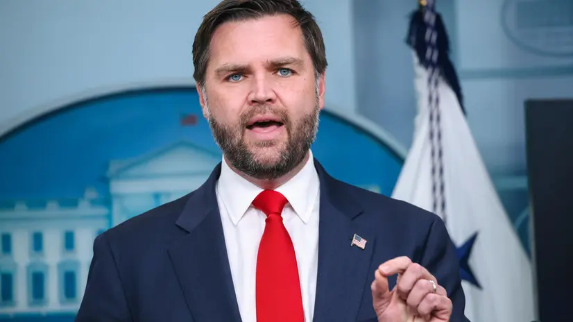 epa12421050 US Vice President JD Vance speaks during a press briefing in the James S. Brady Press Briefing Room at the White House in Washington, DC, USA, 01 October 2025. EPA/SAMUEL CORUM / POOL
