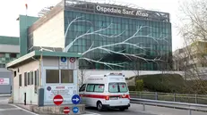 L'ospedale Sant Anna di Como. In città sono morti due medici che anche se in pensione erano attivi nella lotta all'emergenza del Coronavirus. Como 19 Marzo 2020. ANSA / MATTEO BAZZI